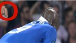 Ngón tay "bí hiểm" chỉ đạo hàng thủ Anh theo kèm Balotelli